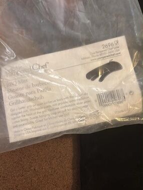 Pampered Chef Black BBQ Mitt in Retail Packaging